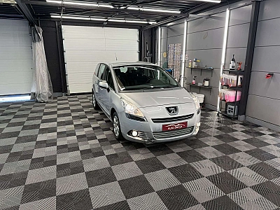 Peugeot 5008 1.6i Access